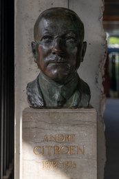 André-Citroën;-Automobile-industry;-Bronze;-Bust;-Founder;-France;-Heritage;-Industrialist;-Kaleidos;-Kaleidos-images;-La-parole-à-limage;-Memorial;-Paris;-Pedestal;-Portrait;-Sculpture;-Statue;-Stories-Pictures;-Tarek-Charara;-Tribute